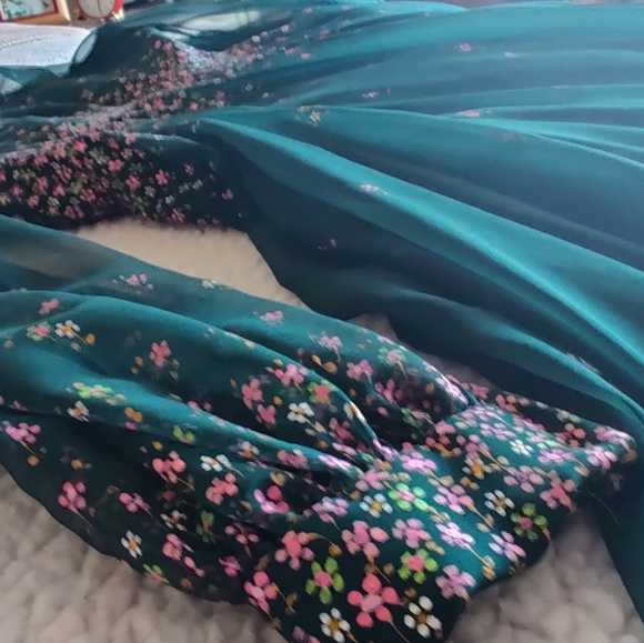 Hand painted flowers elegant evening gown - Picture 7 of 11